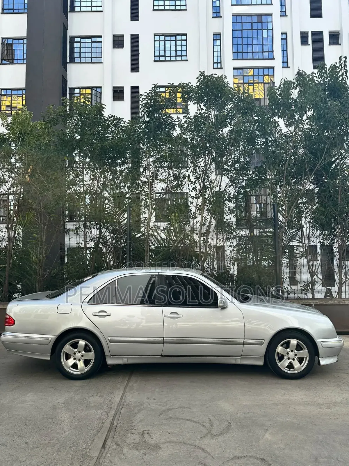 Mercedes-Benz E200 2000 Silver
