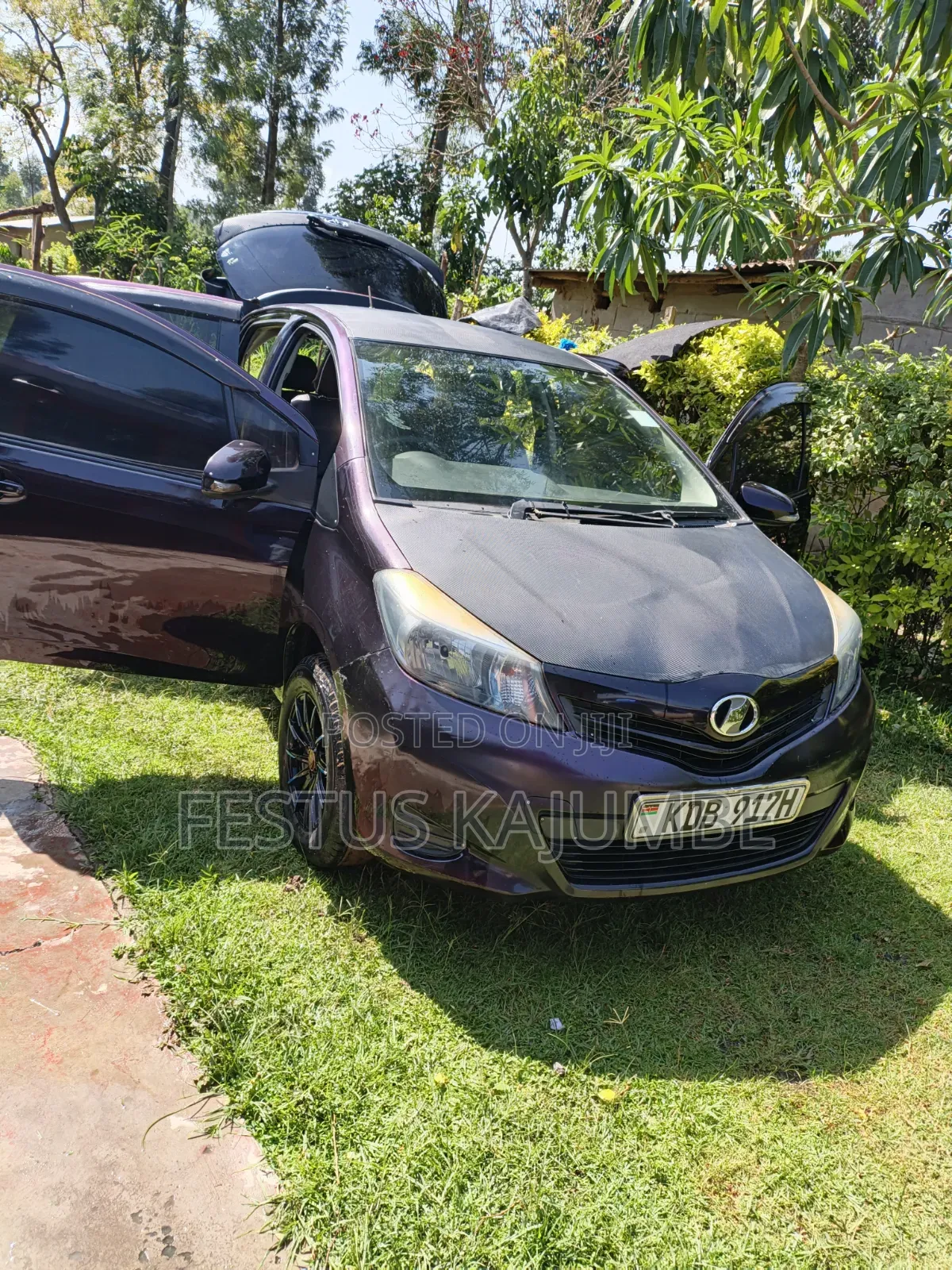 Toyota Vitz 2013 Maroon