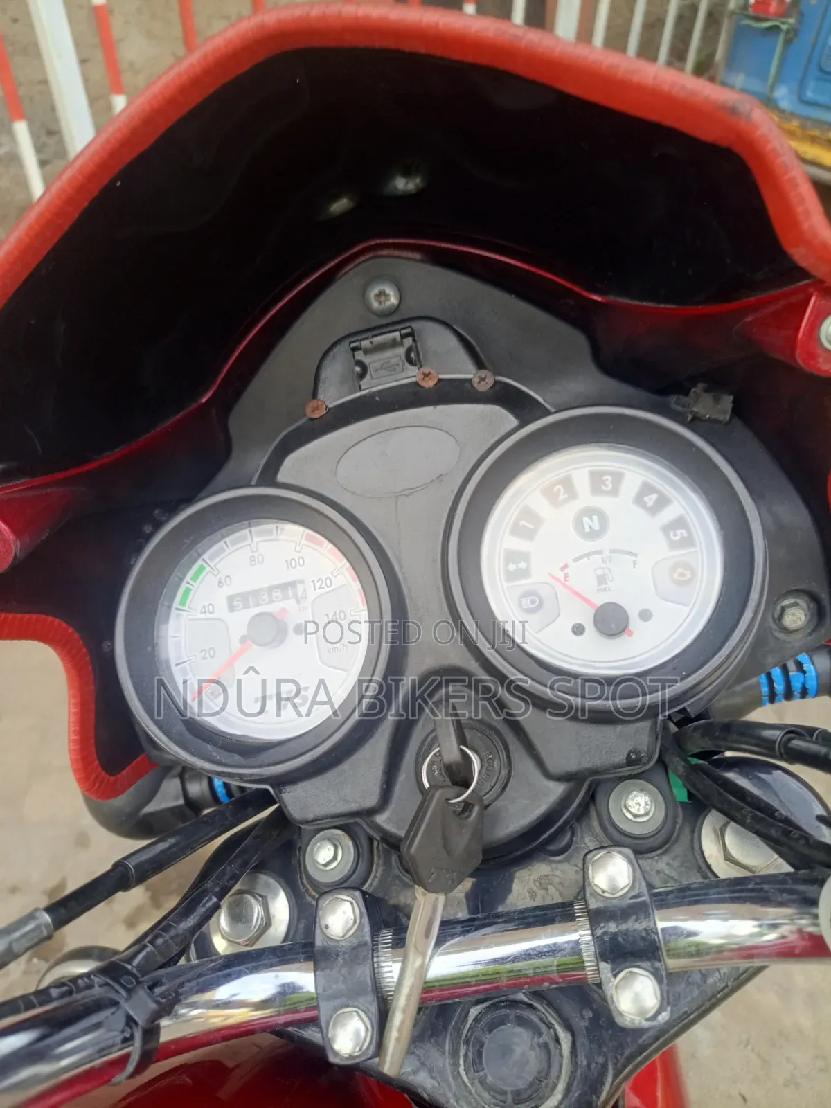 TVS HLX 125 2025 Red