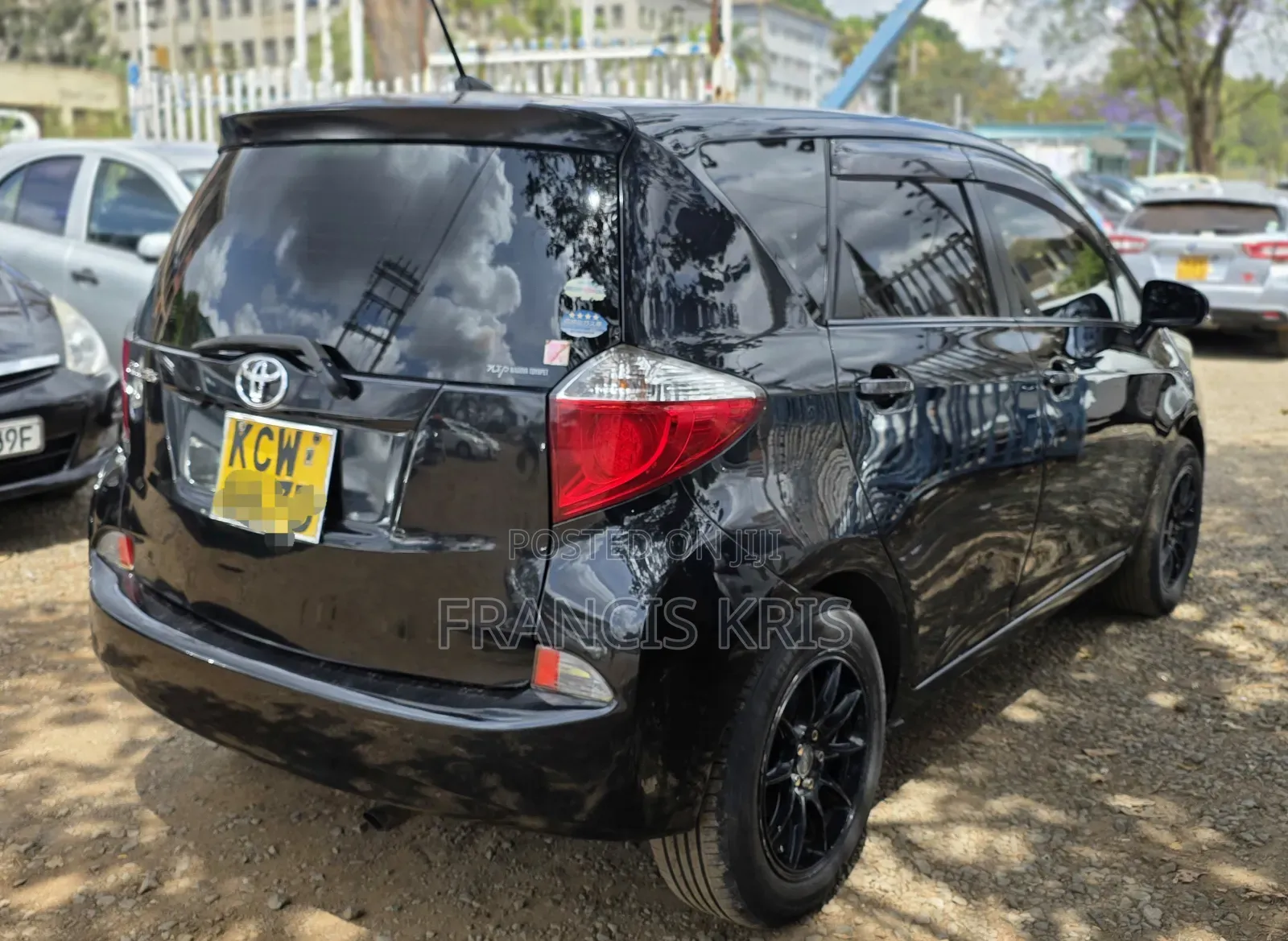Toyota Ractis 2011 Black