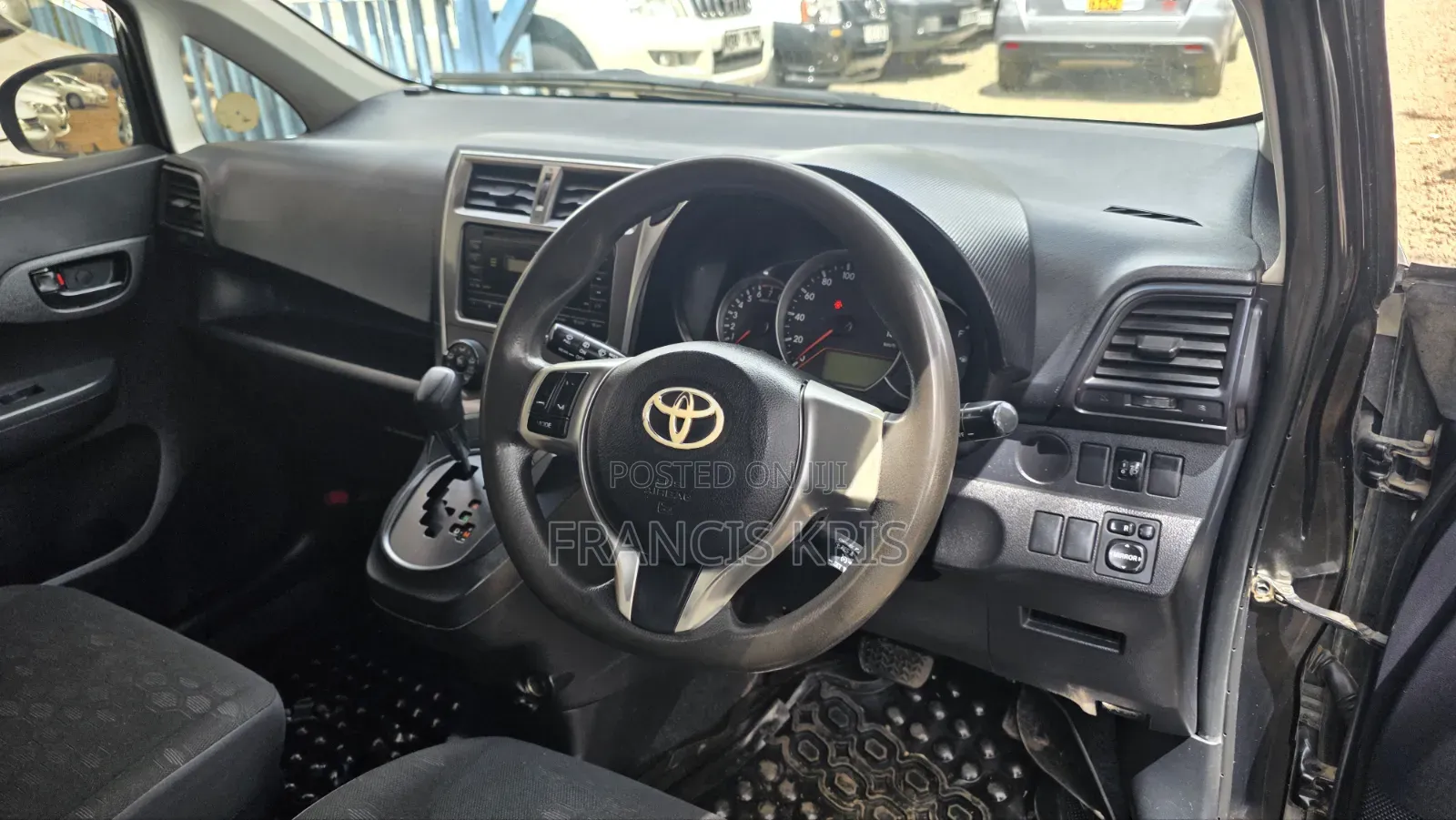 Toyota Ractis 2011 Black