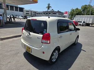 Toyota Porte 2016 Beige