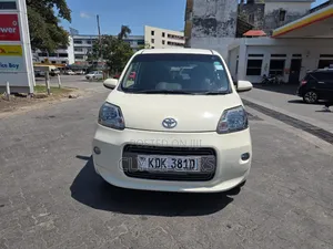 Toyota Porte 2016 Beige
