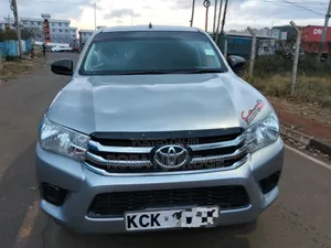Toyota Hilux Revo Double Cab Deisel 2.4 RWD 2017 Silver