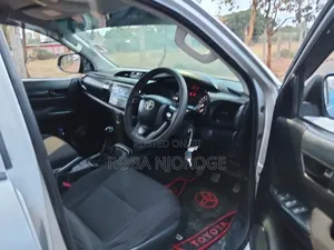 Toyota Hilux Revo Double Cab Deisel 2.4 RWD 2017 Silver
