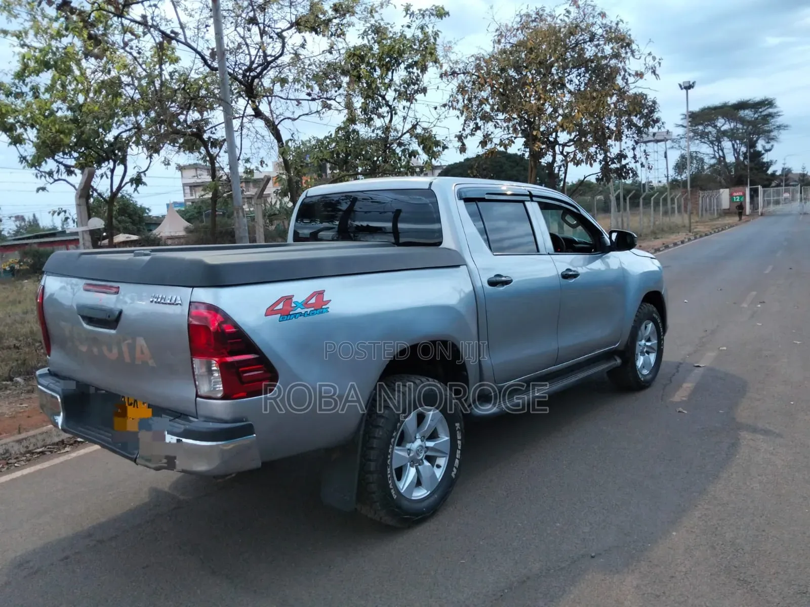 Toyota Hilux Revo Double Cab Deisel 2.4 RWD 2017 Silver