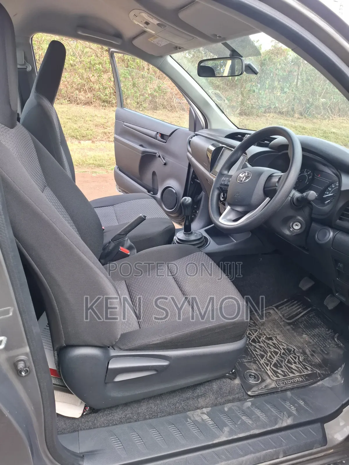 Toyota Hilux 2025 Gray