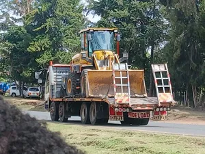 Lowloader Truck for Machines Transport