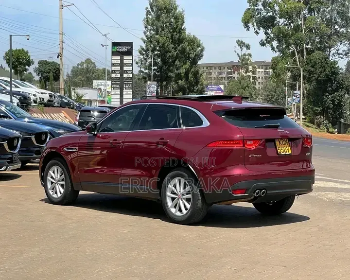 Jaguar F-Pace 2017 Maroon