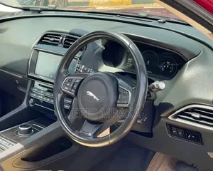 Jaguar F-Pace 2017 Maroon