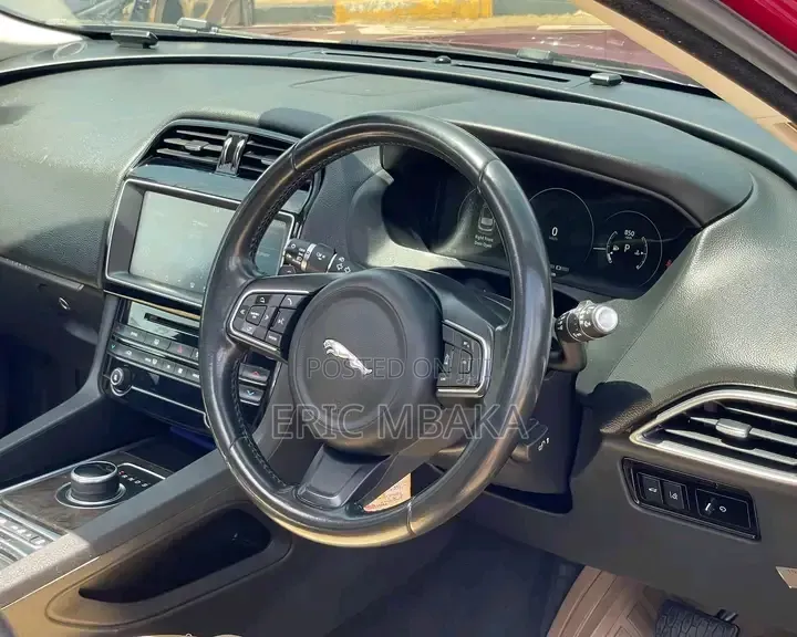 Jaguar F-Pace 2017 Maroon