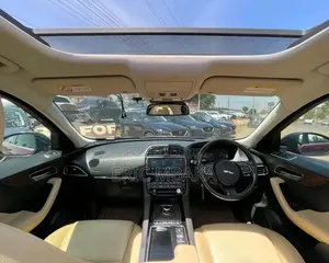 Jaguar F-Pace 2017 Maroon