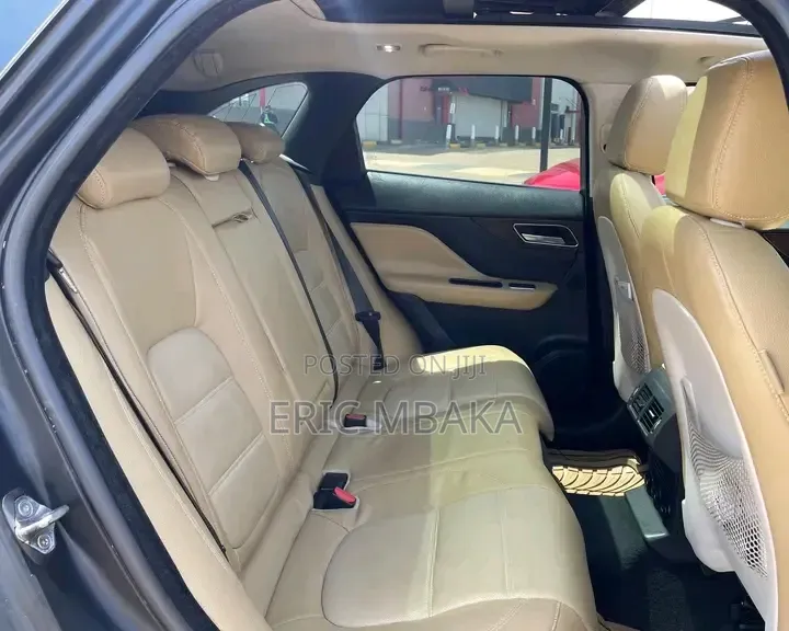 Jaguar F-Pace 2017 Maroon