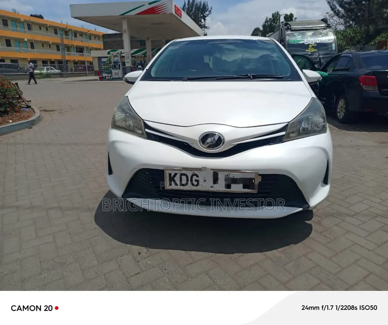 Toyota Vitz 2015 White