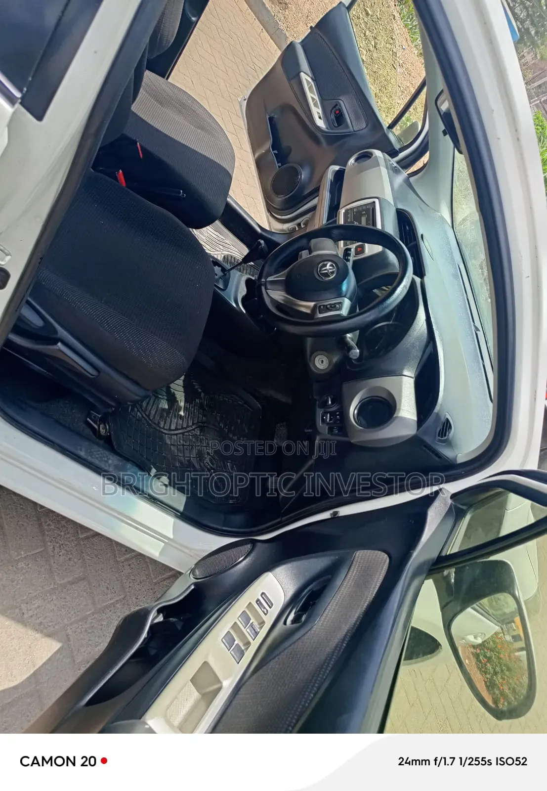 Toyota Vitz 2015 White