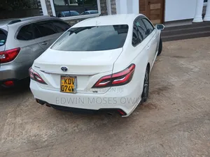 Toyota Crown 2018 Beige