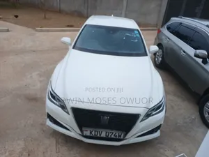 Toyota Crown 2018 Beige