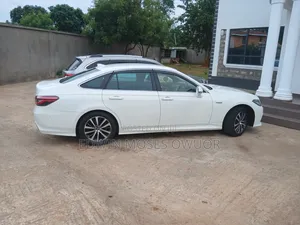 Toyota Crown 2018 Beige