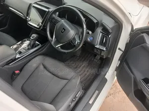 Toyota Crown 2018 Beige