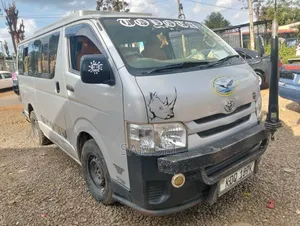 Toyota HiAce 2017 Silver