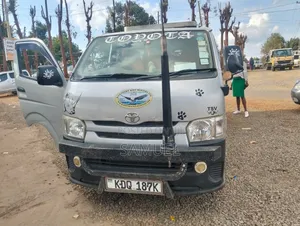 Toyota HiAce 2017 Silver