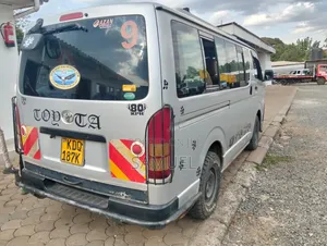 Toyota HiAce 2017 Silver