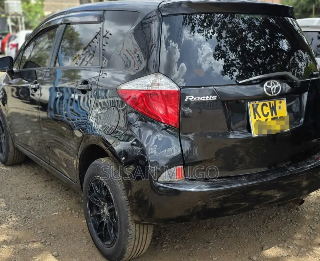 Toyota Ractis 2012 Black