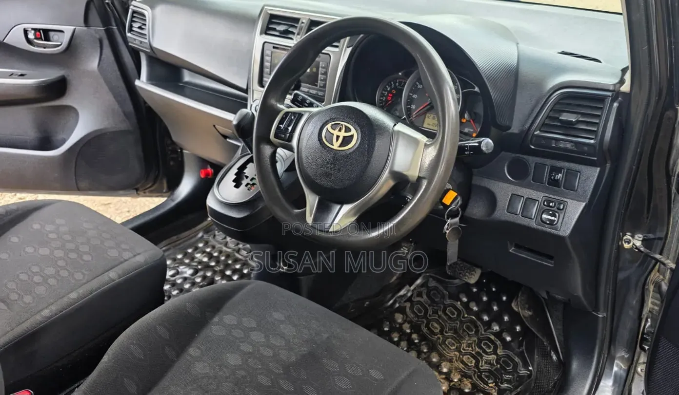 Toyota Ractis 2012 Black