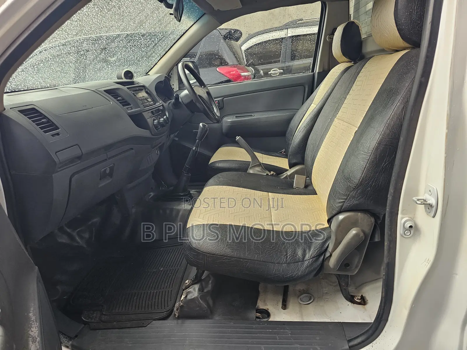 Toyota Hilux 2012 White