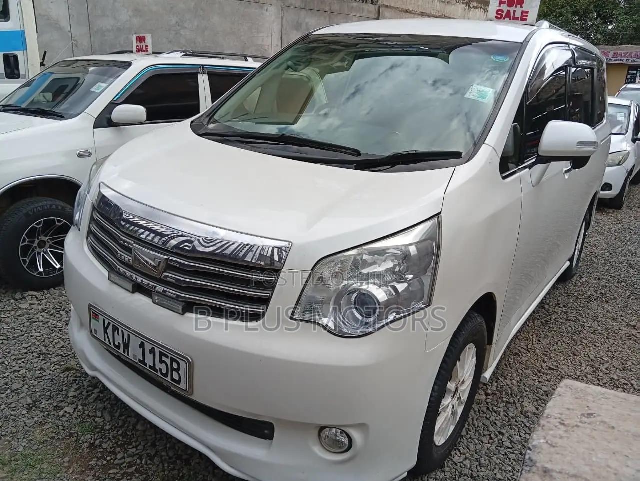 Toyota Noah 2012 White