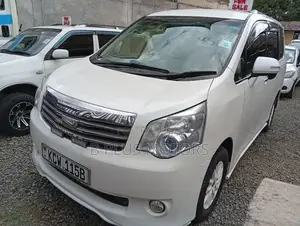 Toyota Noah 2012 White