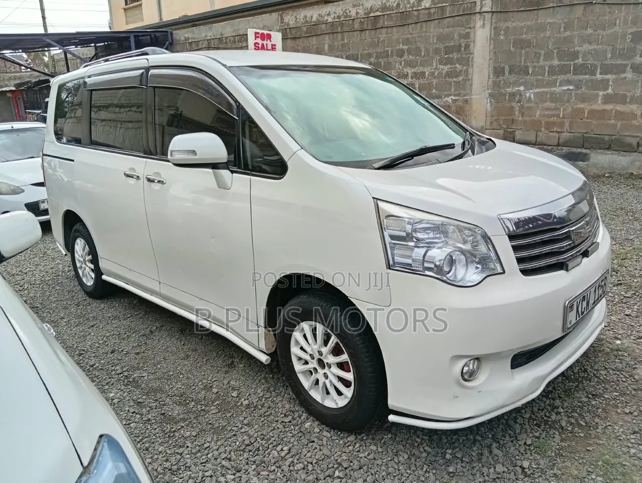 Toyota Noah 2012 White