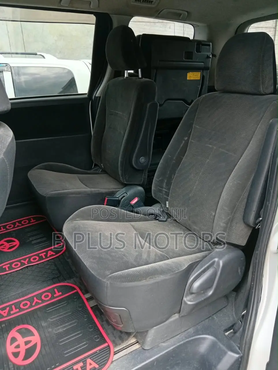 Toyota Noah 2012 White