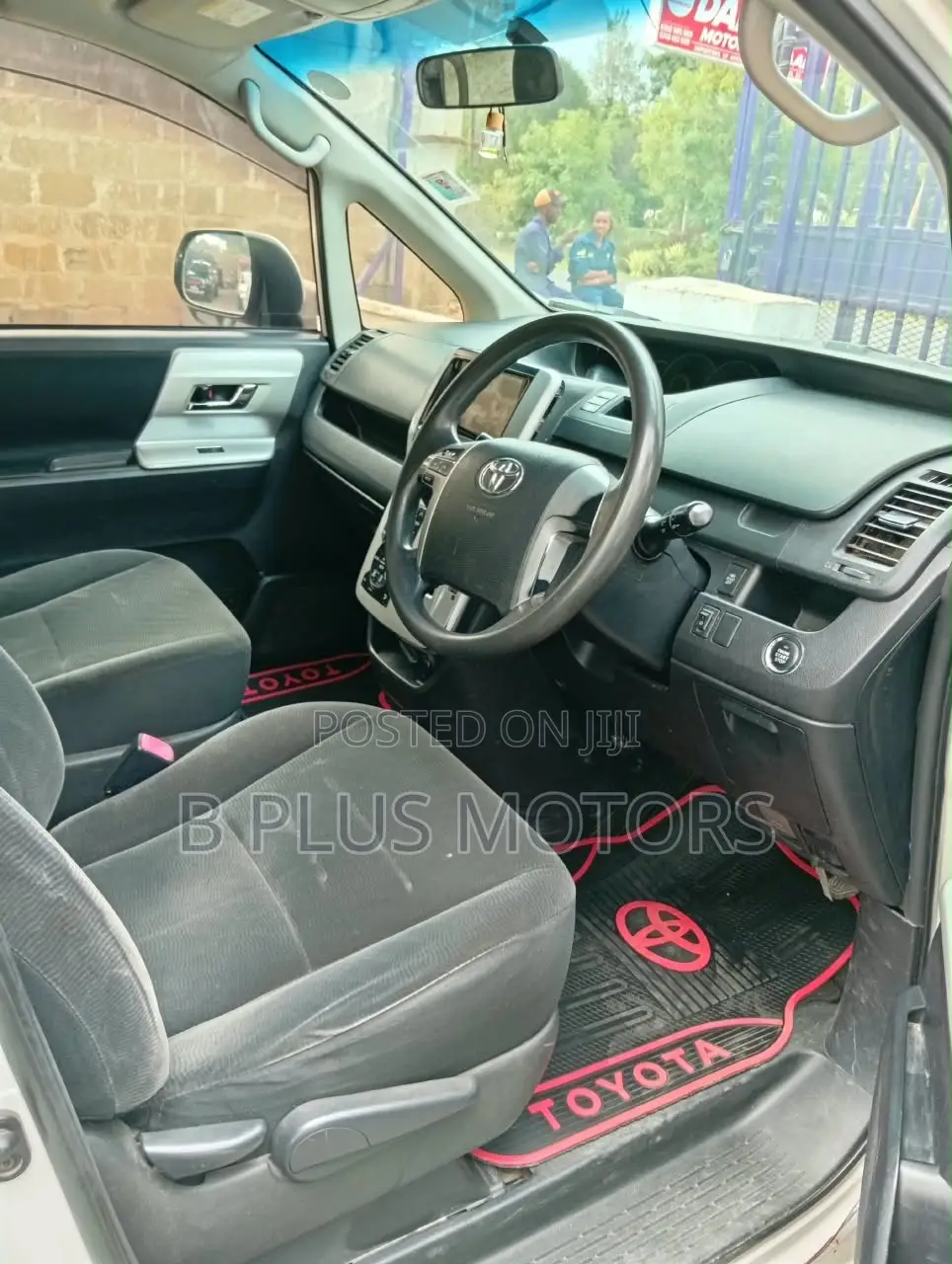Toyota Noah 2012 White