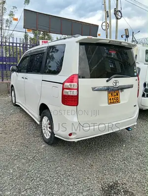 Toyota Noah 2012 White