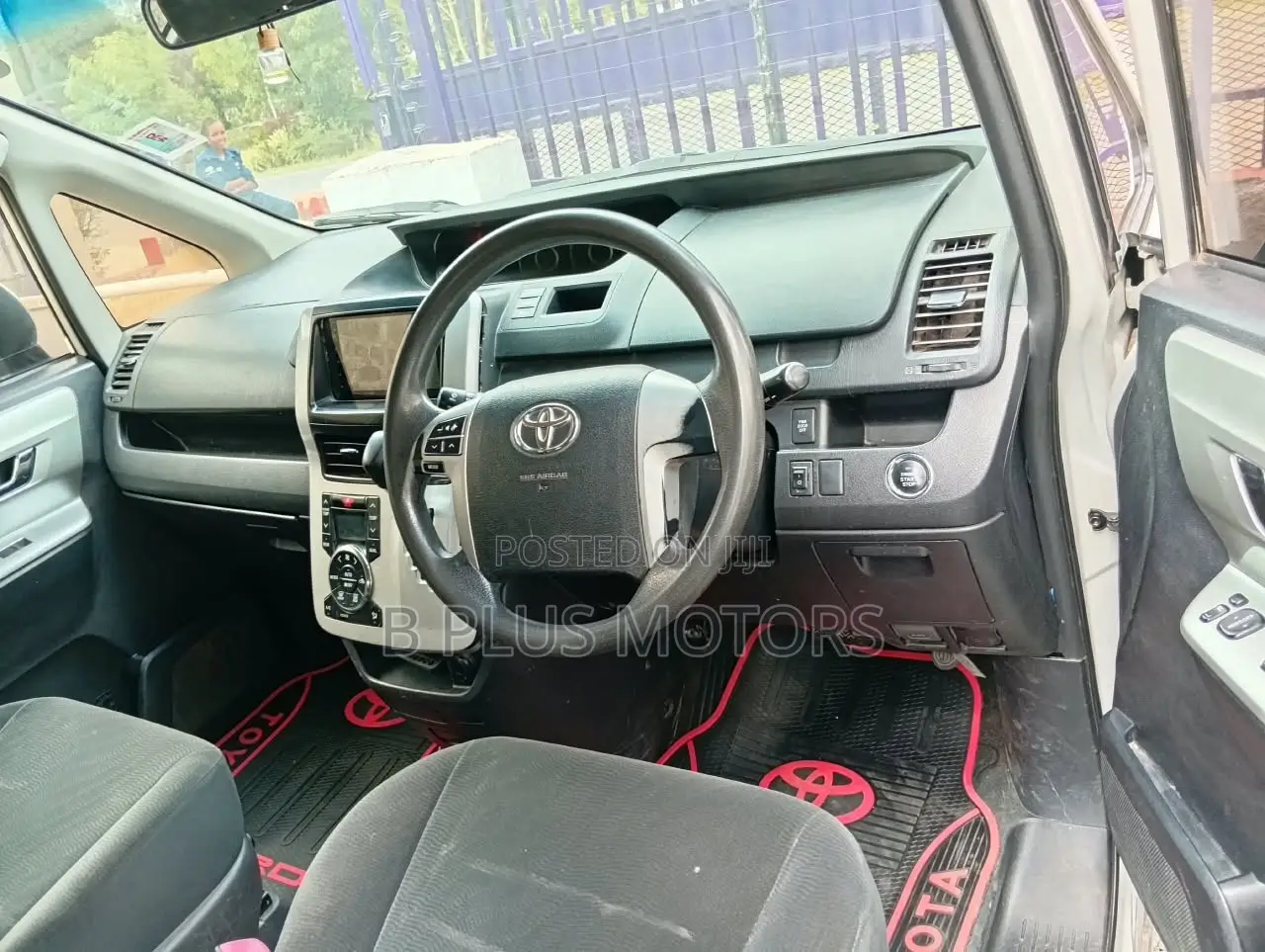 Toyota Noah 2012 White