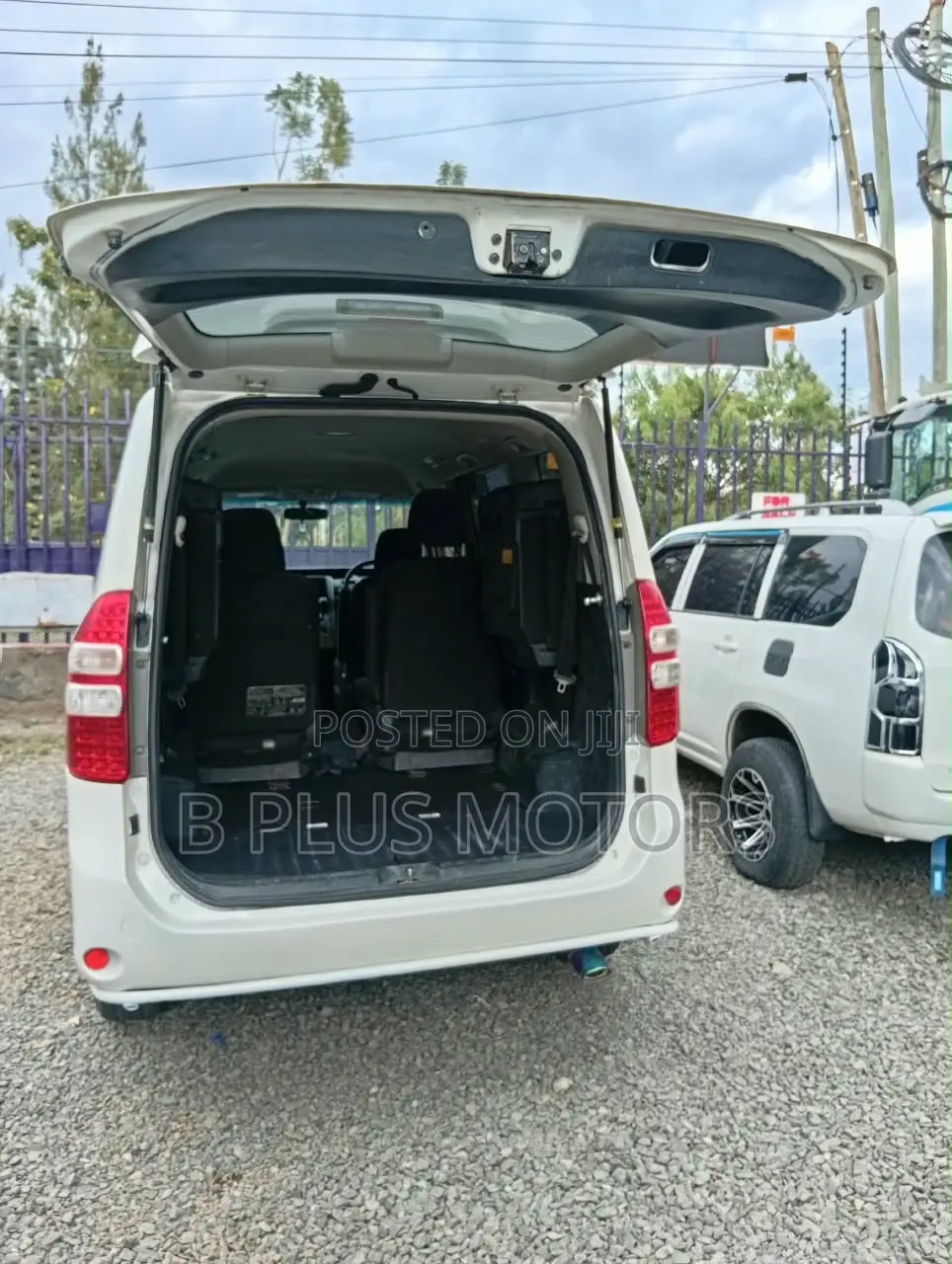 Toyota Noah 2012 White