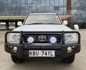 Toyota Land Cruiser 2005 White