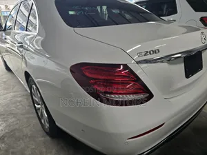 Mercedes-Benz C200 2019 Off white