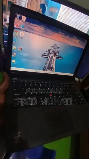 Laptop Lenovo ThinkPad T490s 8GB Intel Core i5 SSHD (Hybrid) 256GB