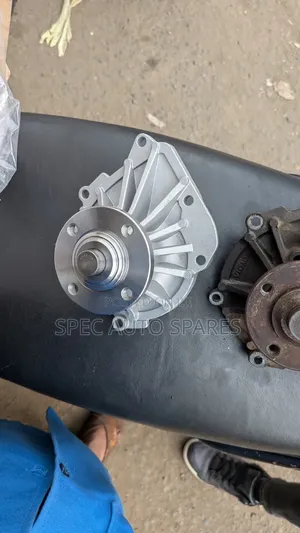 Water Pump Toyota Hilux 1KZ