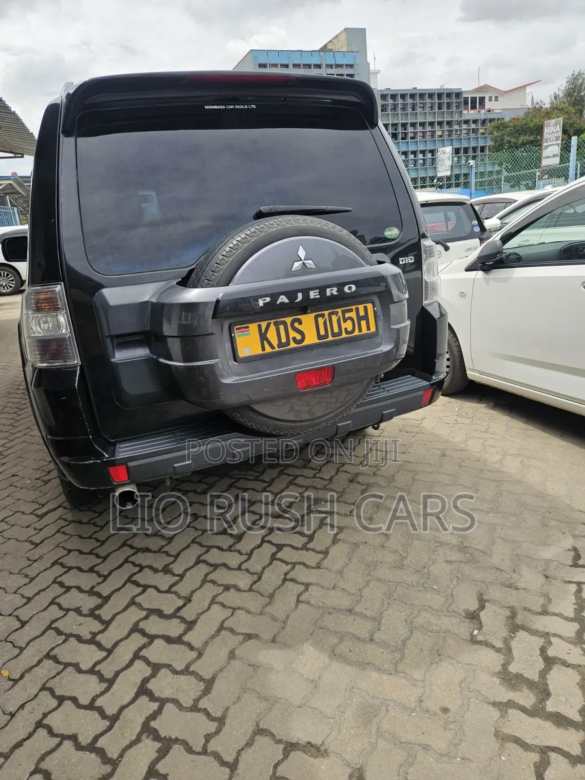 Mitsubishi Pajero 2016 Black