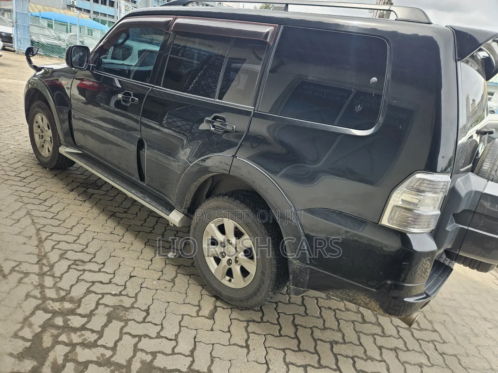 Mitsubishi Pajero 2016 Black