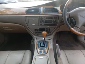 Jaguar S-Type 3.0L V6 2001 Gold