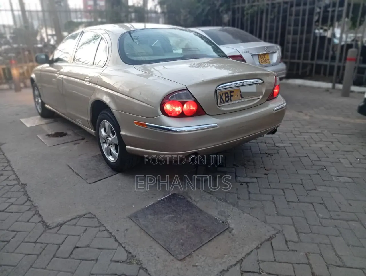 Jaguar S-Type 3.0L V6 2001 Gold