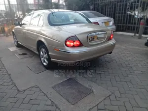 Jaguar S-Type 3.0L V6 2001 Gold