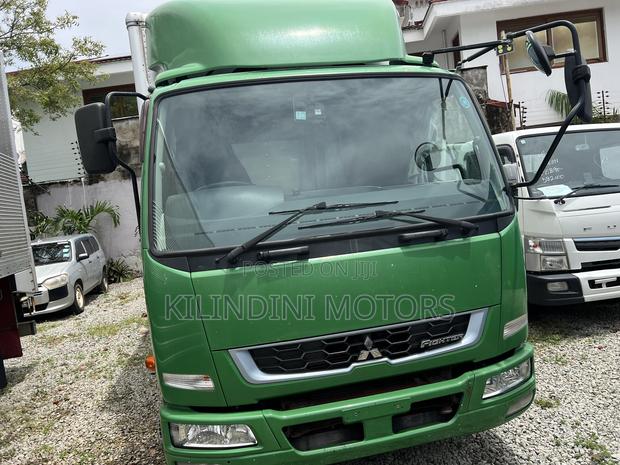 Fuso Long Chase - main view
