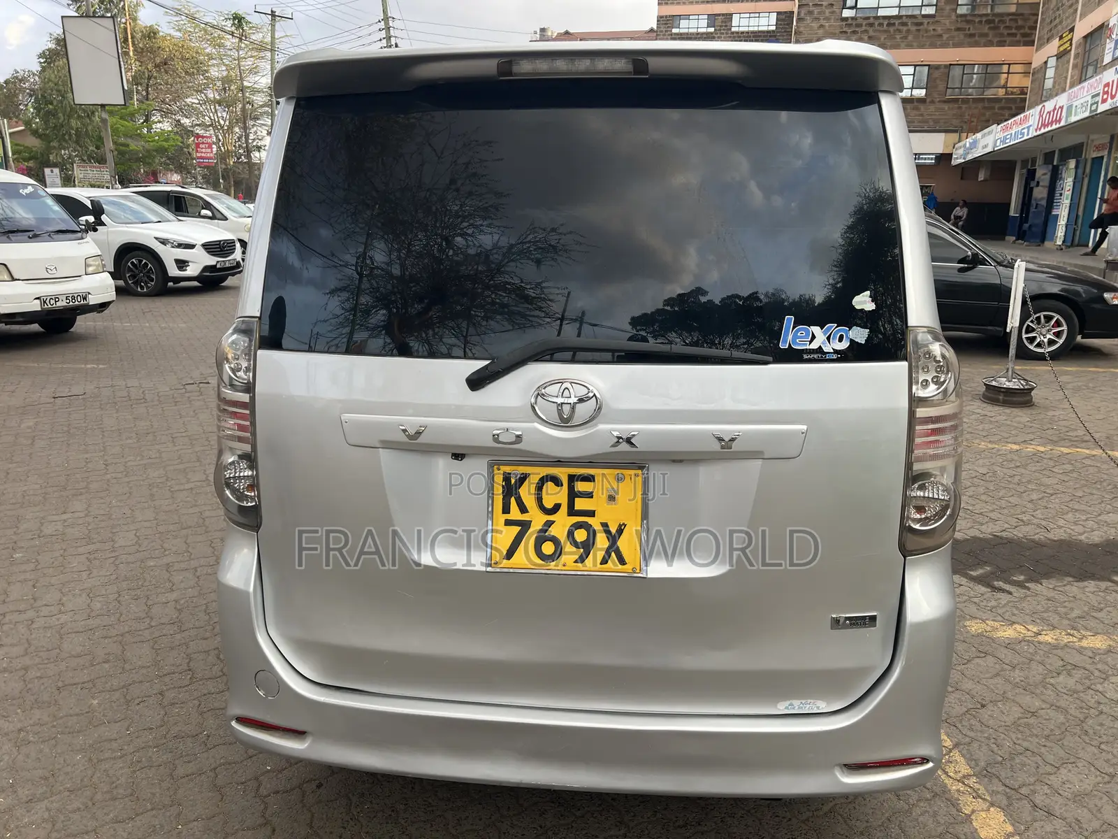 Toyota Voxy 2010 Silver