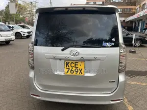 Toyota Voxy 2010 Silver