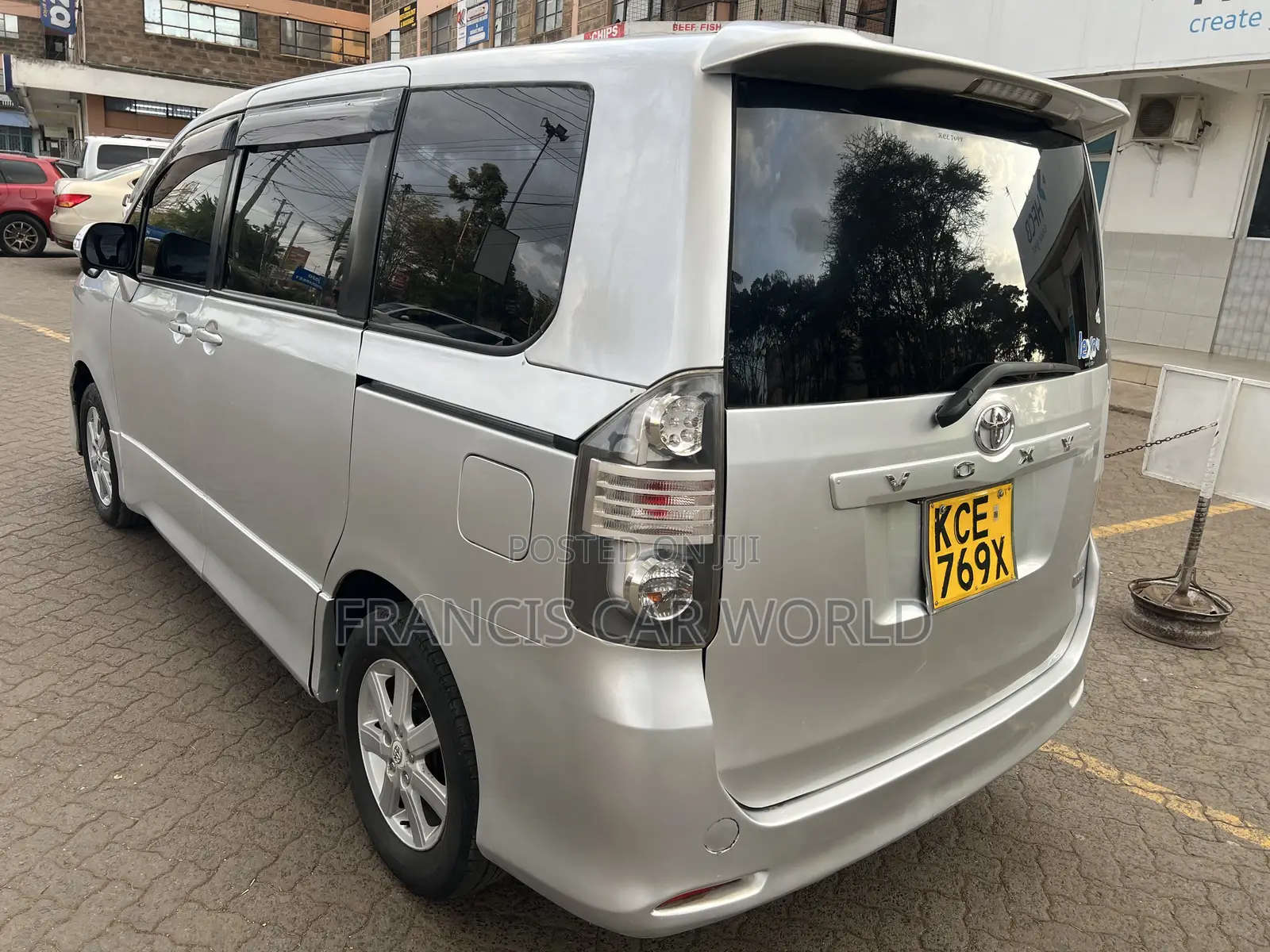Toyota Voxy 2010 Silver